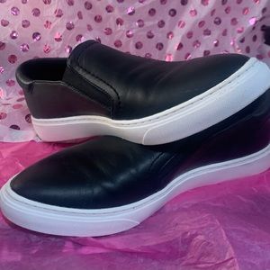 Kenneth Cole slip on low platform shoes 💋
